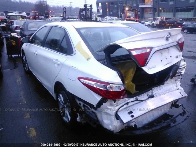 4T1BD1FK1FU161403 - 2015 TOYOTA CAMRY HYBRID/LE/XLE/SE WHITE photo 3