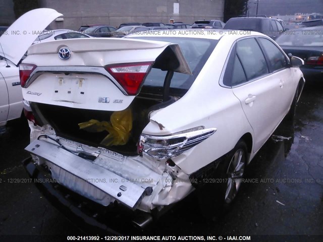 4T1BD1FK1FU161403 - 2015 TOYOTA CAMRY HYBRID/LE/XLE/SE WHITE photo 4