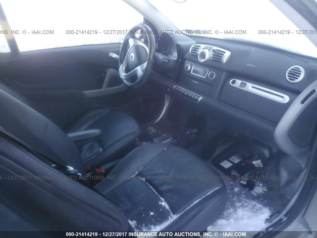 WMEEK3BA8DK585302 - 2013 SMART FORTWO PASSION 银色 照片 5