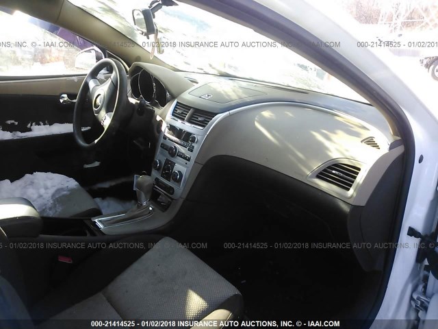 1G1ZB5E1XBF173646 - 2011 CHEVROLET MALIBU LS 白色 照片 5