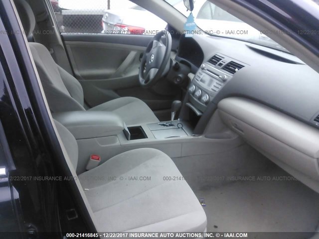 4T4BF3EK6BR217861 - 2011 TOYOTA CAMRY SE/LE/XLE BLACK photo 5