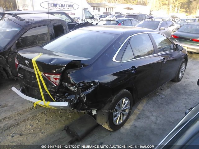 4T1BF1FK7HU751392 - 2017 TOYOTA CAMRY LE/XLE/SE/XSE Schwarz Foto 4