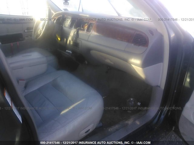 1LNHM81W41Y717654 - 2001 LINCOLN TOWN CAR EXECUTIVE Зеленый фото 5