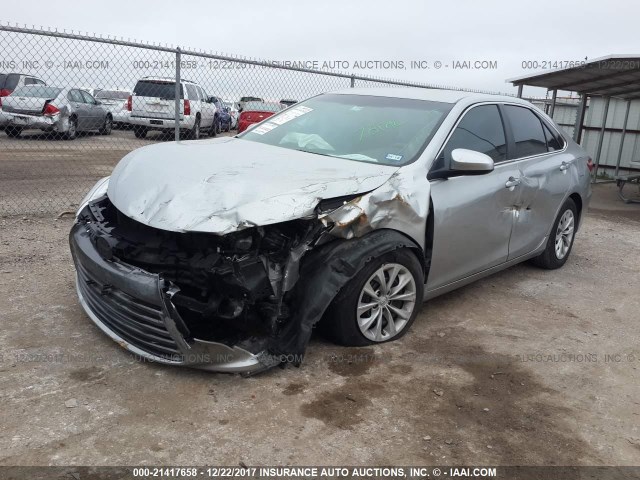 4T4BF1FK5GR571283 - 2016 TOYOTA CAMRY LE/XLE/SE/XSE SILVER photo 2