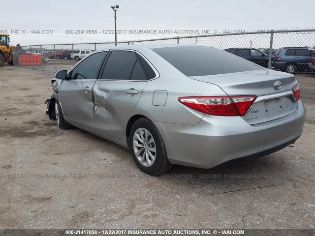 4T4BF1FK5GR571283 - 2016 TOYOTA CAMRY LE/XLE/SE/XSE SILVER photo 3