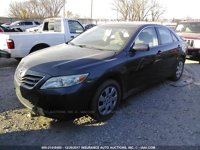 4T1BF3EK9BU771390 - 2011 TOYOTA CAMRY SE/LE/XLE GRAY photo 2