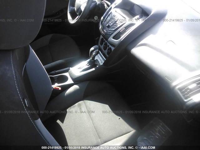 1FADP3F2XDL144432 - 2013 FORD FOCUS SE GRAY photo 5