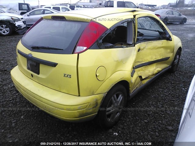 3FAFP31351R215882 - 2001 FORD FOCUS ZX3 YELLOW photo 4