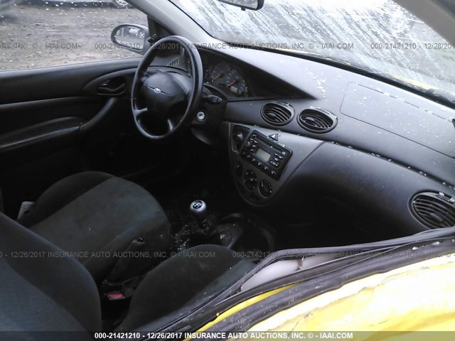 3FAFP31351R215882 - 2001 FORD FOCUS ZX3 YELLOW photo 5