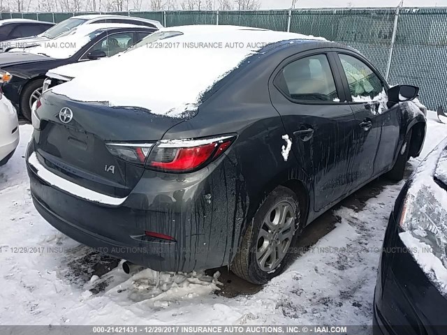 3MYDLBZV9GY133599 - 2016 TOYOTA SCION IA GRAY photo 4