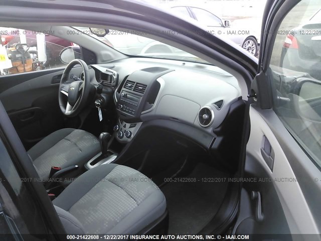 1G1JA5SH6G4110399 - 2016 CHEVROLET SONIC LS BLACK photo 5