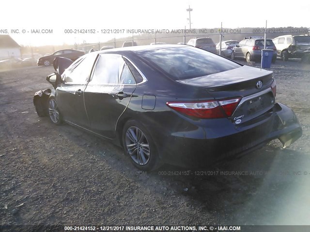 4T1BF1FK7GU131625 - 2016 TOYOTA CAMRY LE/XLE/SE/XSE BLACK photo 3