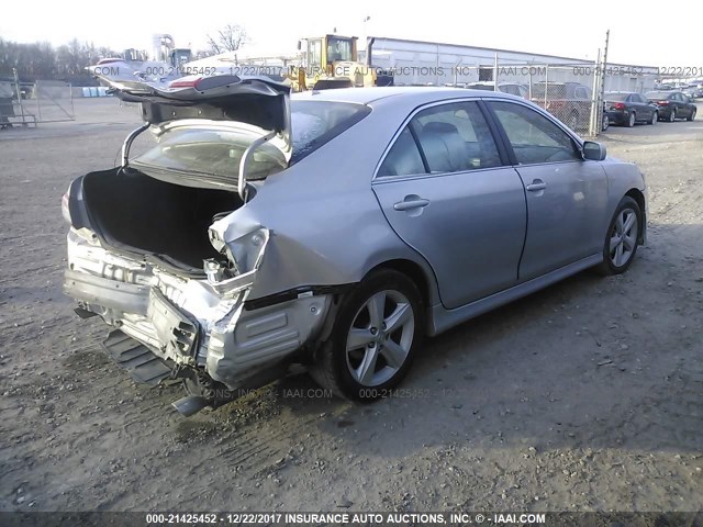 4T1BF3EK5AU051471 - 2010 TOYOTA CAMRY SE/LE/XLE SILVER photo 4