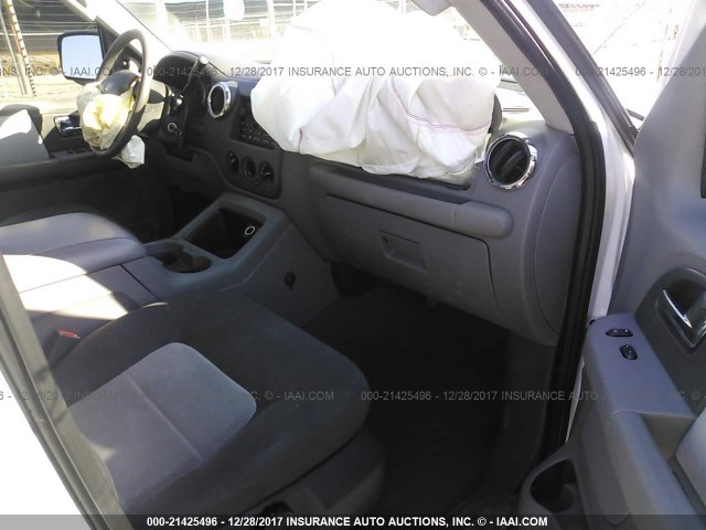 1FMPU15585LB09868 - 2005 FORD EXPEDITION XLT WHITE photo 5