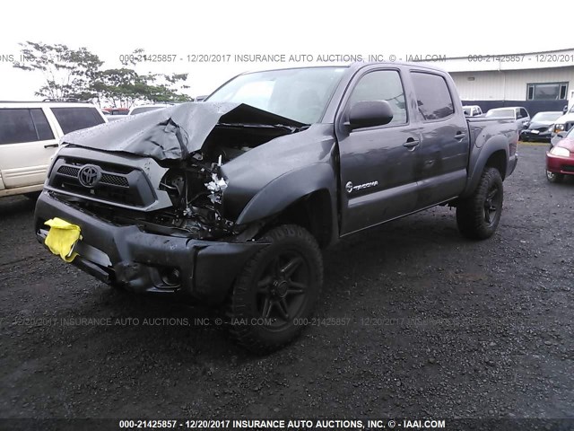 5TFLU4EN4DX052497 - 2013 TOYOTA TACOMA DOUBLE CAB ნაცრისფერი ფოტო 2
