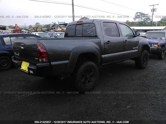 5TFLU4EN4DX052497 - 2013 TOYOTA TACOMA DOUBLE CAB ნაცრისფერი ფოტო 4