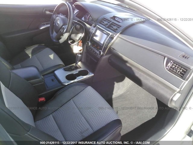 4T1BF1FK7EU751324 - 2014 TOYOTA CAMRY L/SE/LE/XLE 白色 照片 5