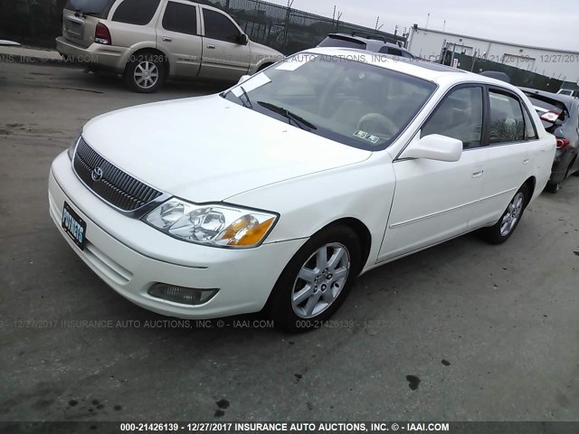 4T1BF28B52U263018 - 2002 TOYOTA AVALON XL/XLS WHITE photo 2