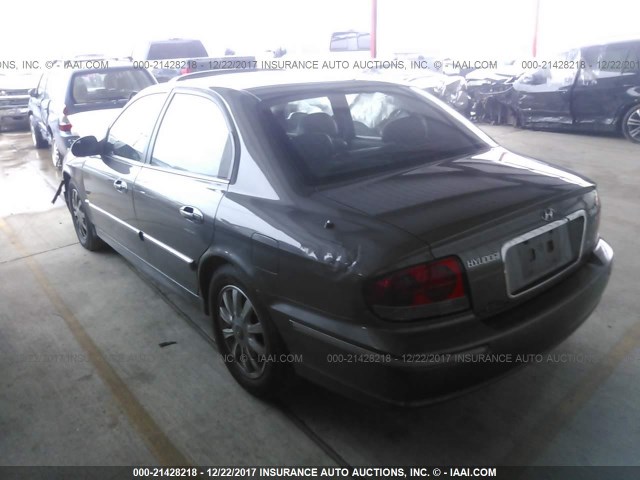 KMHWF35H22A711216 - 2002 HYUNDAI SONATA GLS/LX GRAY photo 3