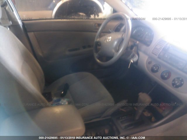 4T1BE32K22U104409 - 2002 TOYOTA CAMRY LE/XLE/SE 白色 照片 5