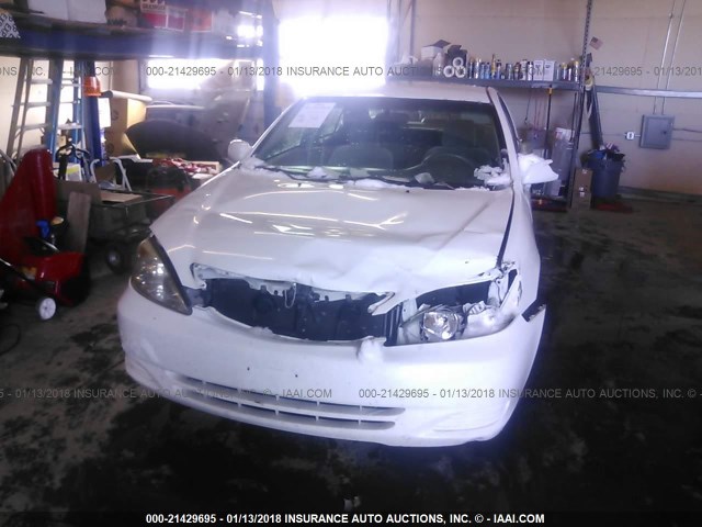 4T1BE32K22U104409 - 2002 TOYOTA CAMRY LE/XLE/SE 白色 照片 6