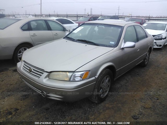JT2BF28K5X0223789 - 1999 TOYOTA CAMRY LE/XLE GOLD photo 2