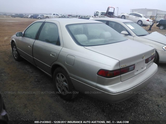 JT2BF28K5X0223789 - 1999 TOYOTA CAMRY LE/XLE GOLD photo 3