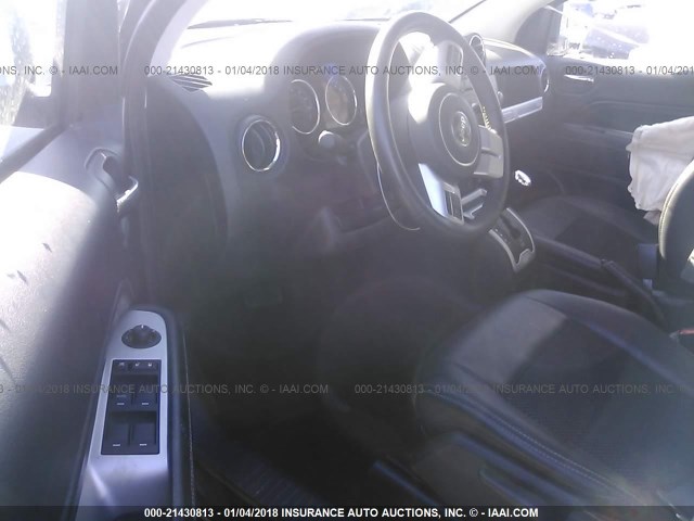 1C4NJCEAXHD115747 - 2017 JEEP COMPASS LATITUDE შავი ფოტო 5