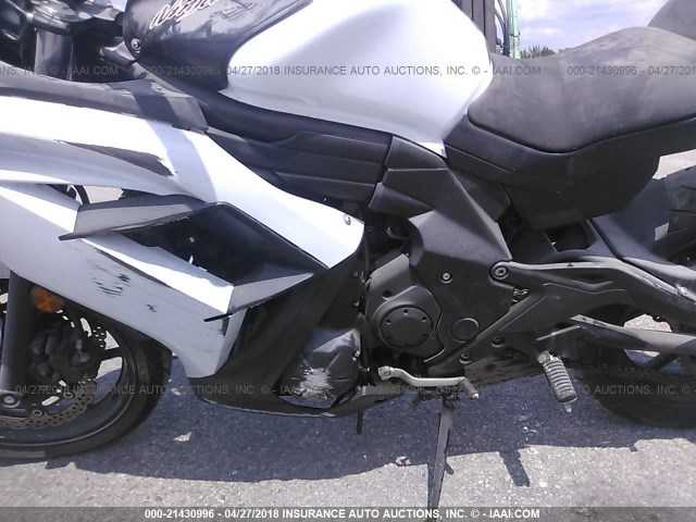 JKAEXEE11DDA11634 - 2013 KAWASAKI EX650 E WHITE photo 9