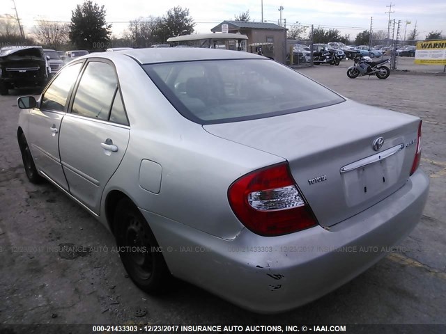 JTDBE32K120104669 - 2002 TOYOTA CAMRY LE/XLE/SE SILVER photo 3