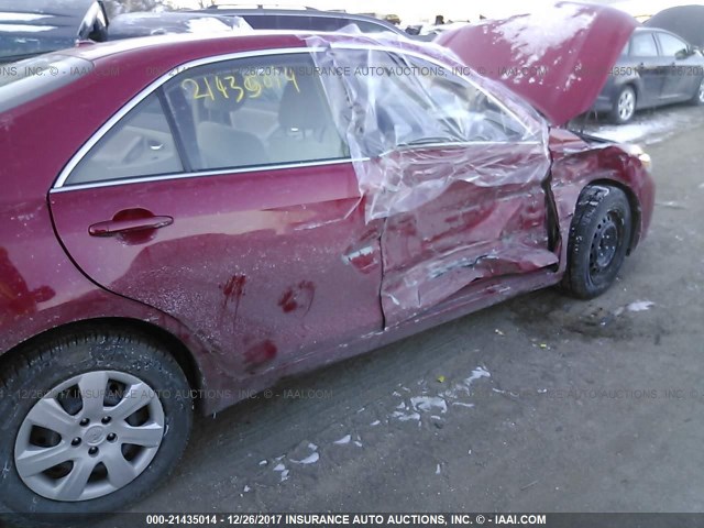 4T4BF3EK8BR214735 - 2011 TOYOTA CAMRY SE/LE/XLE Қызыл фото 6