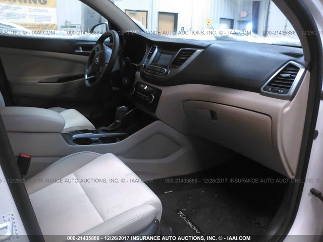 KM8J3CA47HU367329 - 2017 HYUNDAI TUCSON LIMITED/SPORT AND ECO/SE WHITE photo 5