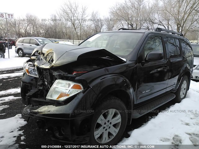 5N1AR18W86C659682 - 2006 NISSAN PATHFINDER LE/SE/XE BLACK photo 2