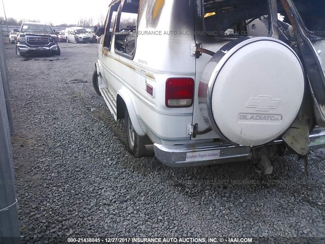 1GBEG25K7N7131534 - 1992 CHEVROLET G20 WHITE photo 3