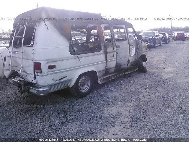 1GBEG25K7N7131534 - 1992 CHEVROLET G20 WHITE photo 4