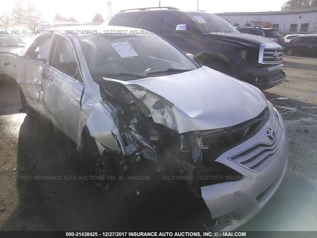 4T1BF3EK0BU137532 - 2011 TOYOTA CAMRY SE/LE/XLE 银色 照片 1