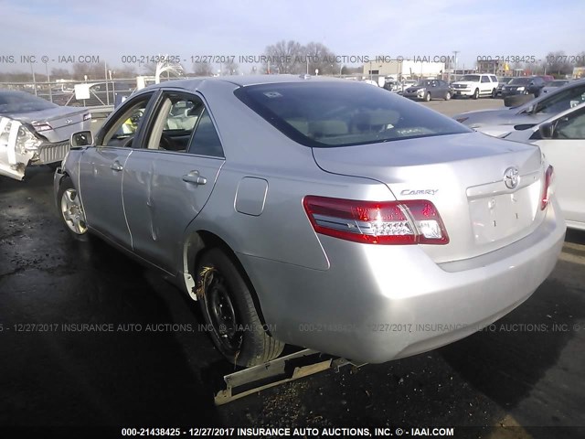 4T1BF3EK0BU137532 - 2011 TOYOTA CAMRY SE/LE/XLE 银色 照片 3