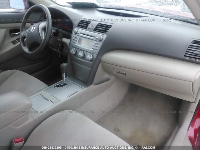 4T1BF3EK8AU024278 - 2010 TOYOTA CAMRY SE/LE/XLE 红色 照片 5