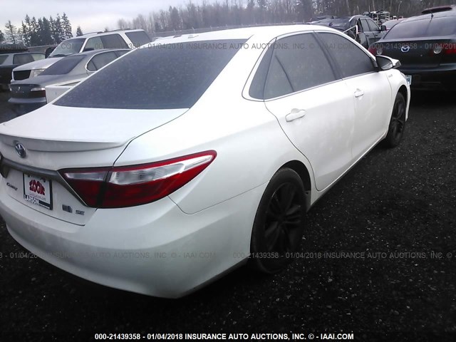 4T1BD1FK0FU156998 - 2015 TOYOTA CAMRY HYBRID/LE/XLE/SE WHITE photo 4