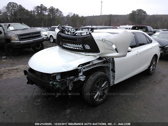 4T1BF1FK0HU296644 - 2017 TOYOTA CAMRY LE/XLE/SE/XSE თეთრი ფოტო 2