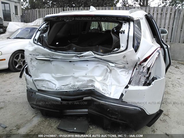 1GYKNCRS7JZ105884 - 2018 CADILLAC XT5 LUXURY WHITE photo 6