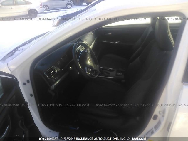4T1BF1FK6GU553384 - 2016 TOYOTA CAMRY LE/XLE/SE/XSE Weiß Foto 5