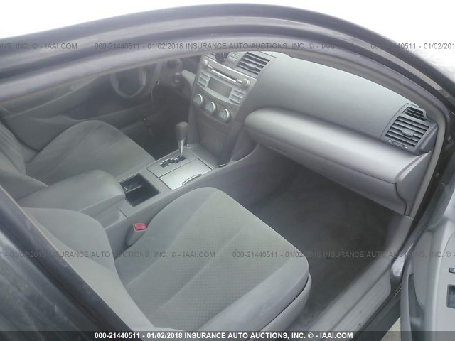 JTNBE46K173025519 - 2007 TOYOTA CAMRY NEW GENERAT CE/LE/XLE/SE GRAY photo 5