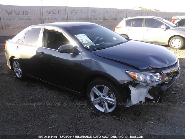 4T1BF1FK1EU381309 - 2014 TOYOTA CAMRY L/SE/LE/XLE 灰色 照片 1