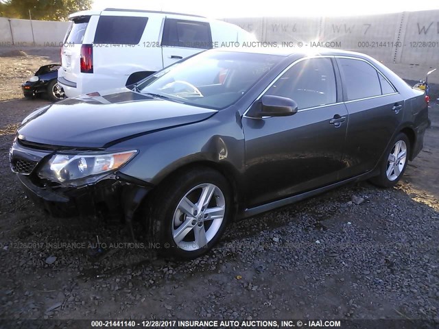 4T1BF1FK1EU381309 - 2014 TOYOTA CAMRY L/SE/LE/XLE 灰色 照片 2