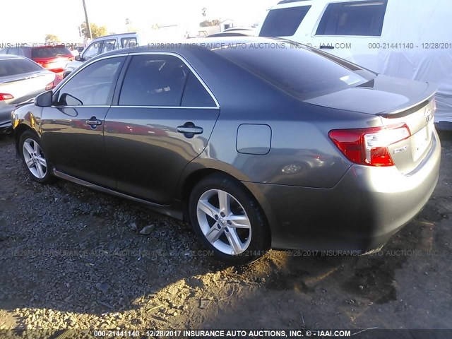 4T1BF1FK1EU381309 - 2014 TOYOTA CAMRY L/SE/LE/XLE 灰色 照片 3