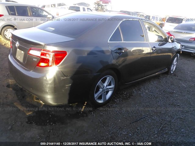 4T1BF1FK1EU381309 - 2014 TOYOTA CAMRY L/SE/LE/XLE 灰色 照片 4