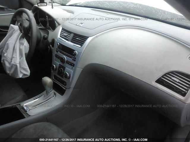 1G1ZA5EBXAF104997 - 2010 CHEVROLET MALIBU LS Gümüş foto 5