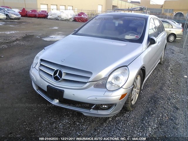 4JGCB75E17A037062 - 2007 MERCEDES-BENZ R 500 SILVER photo 2