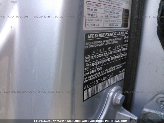 4JGCB75E17A037062 - 2007 MERCEDES-BENZ R 500 SILVER photo 9